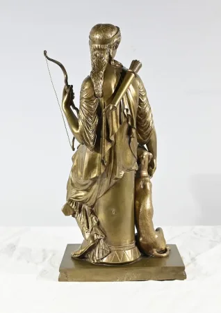 青铜雕像，署名 PEIFFER