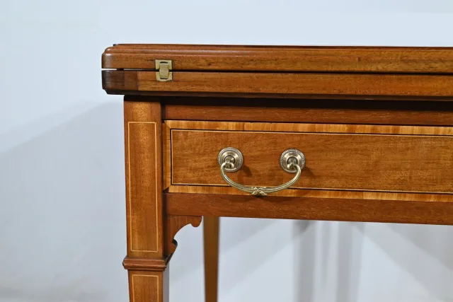ENVELOPE CARD TABLE