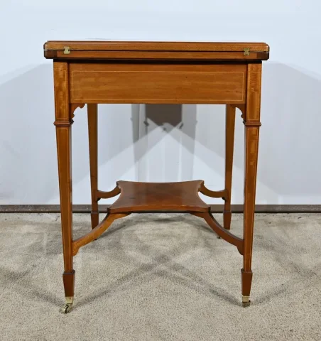 ENVELOPE CARD TABLE