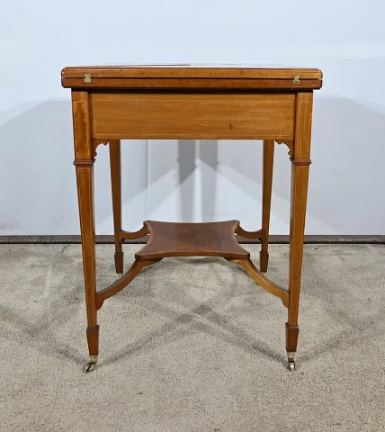 ENVELOPE CARD TABLE