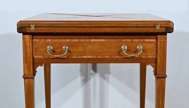 ENVELOPE CARD TABLE