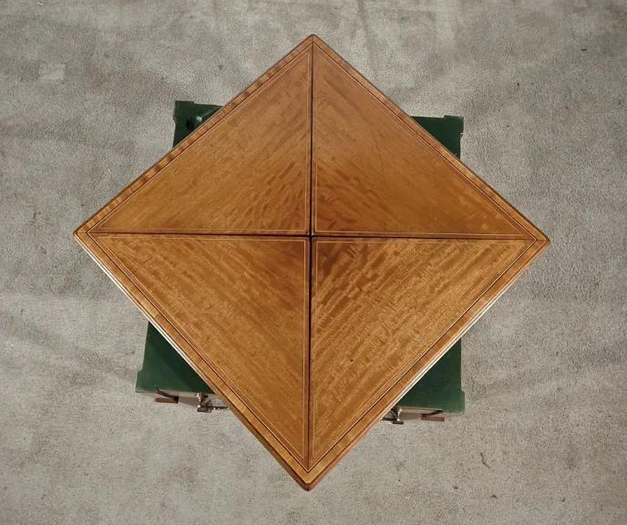 Table à Jeux, dite Mouchoir, en Acajou Blond - 1930