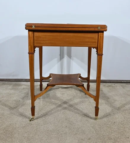 ENVELOPE CARD TABLE