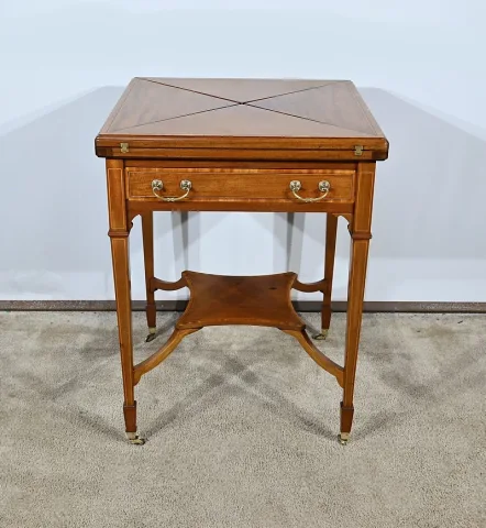 ENVELOPE CARD TABLE