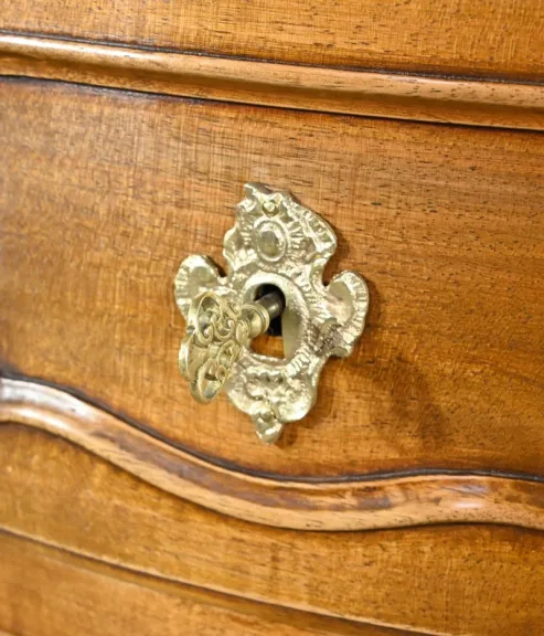 KOMMODE IM LOUIS XV-STIL