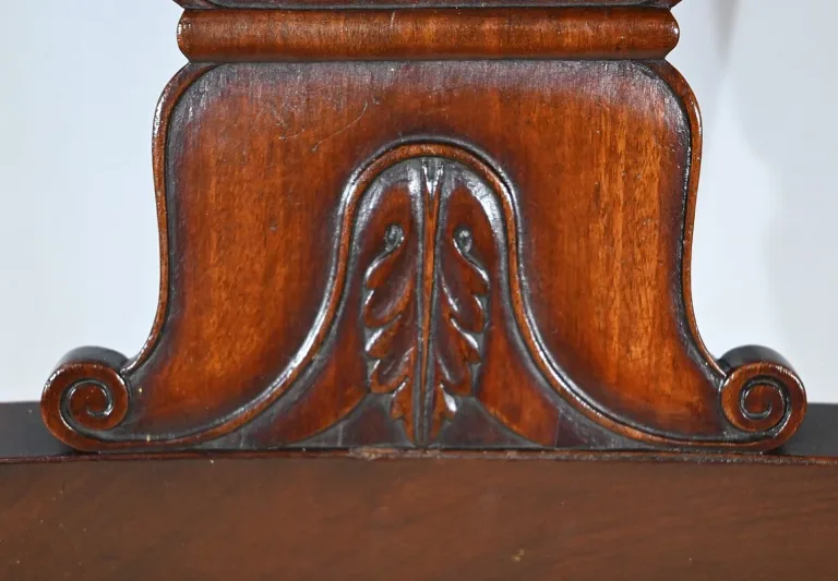 FRANZÖSISCHE STÜHLE AUS DER RESTAURIERUNGSZEIT
