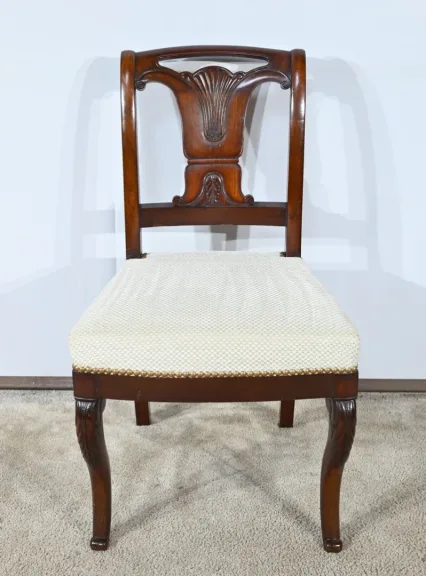 FRANZÖSISCHE STÜHLE AUS DER RESTAURIERUNGSZEIT
