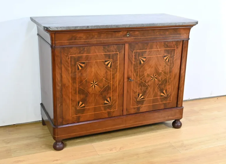 BUFFET AUS DER FRANZÖSISCHEN RESTAURIERUNGSZEIT