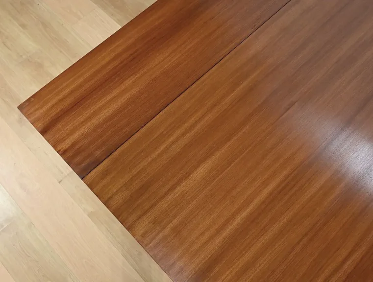 Tisch im französischen Directoire-Stil