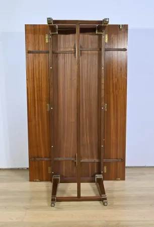 Tisch im französischen Directoire-Stil