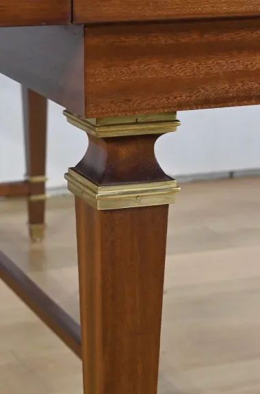 Tisch im französischen Directoire-Stil