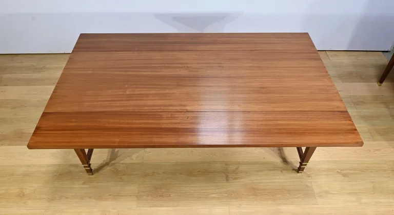 Tisch im französischen Directoire-Stil