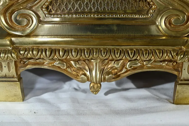 ФРАНЦУЗСКИЕ ЧАСЫ ДЕВЯТНАДЦАТОГО ВЕКА