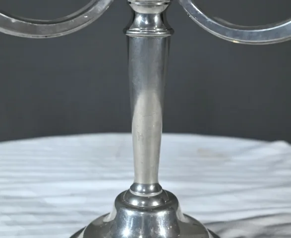 PAR DE CANDELABROS DE PELTRE