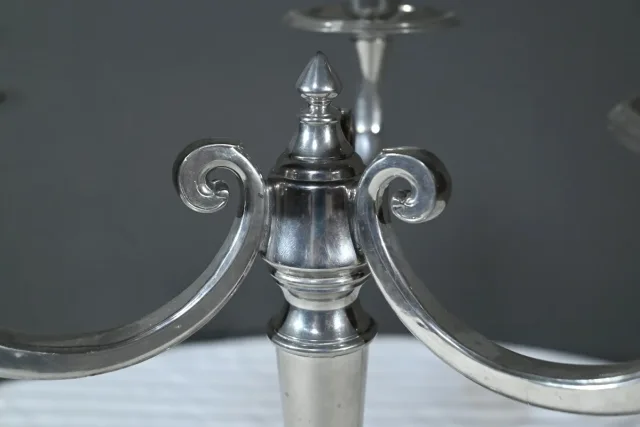 PAR DE CANDELABROS DE PELTRE