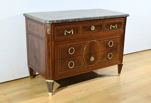 Rare Commode en Acajou, époque Louis XVI – 2ème partie XVIIIe
