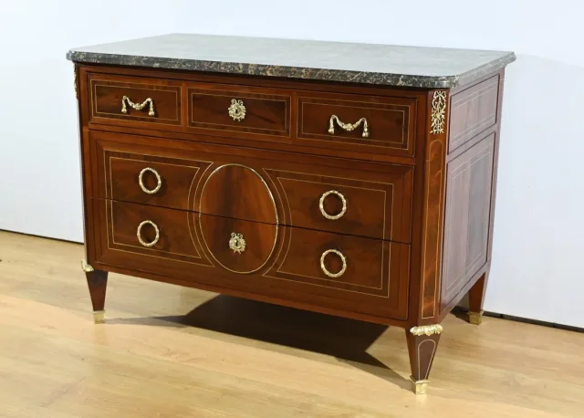 Rare Commode en Acajou, époque Louis XVI – 2ème partie XVIIIe