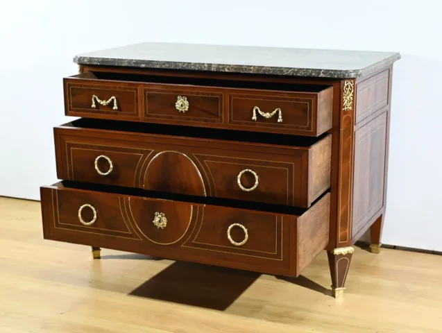 Rare Commode en Acajou, époque Louis XVI – 2ème partie XVIIIe