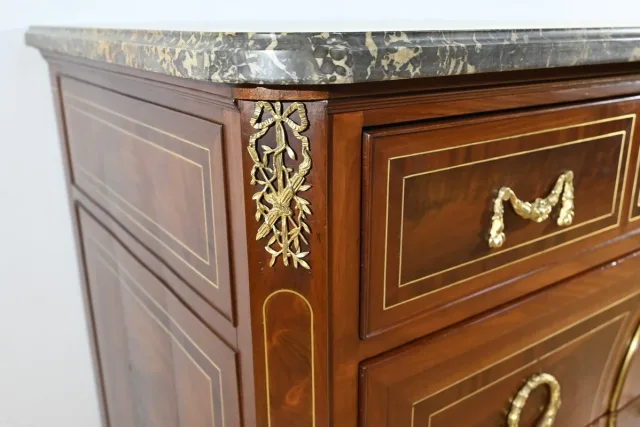 Rare Commode en Acajou, époque Louis XVI – 2ème partie XVIIIe