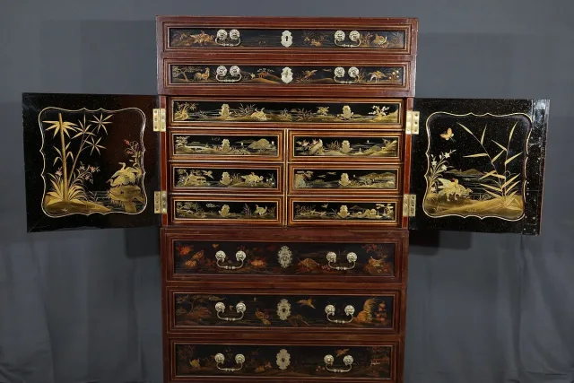 Cabinet Chinois en Bois laqué et Bois peint - Début XXe