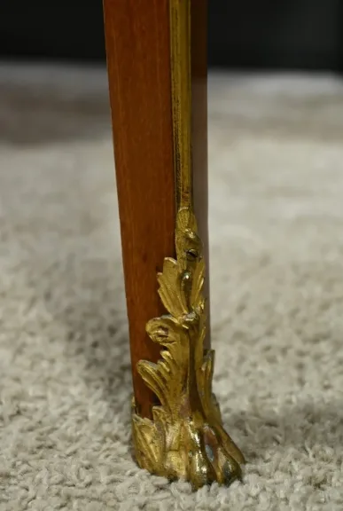 SCHREIBTISCH IM LOUIS XV-STIL