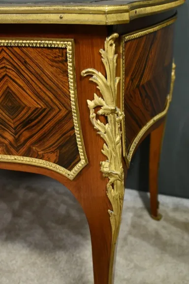 SCHREIBTISCH IM LOUIS XV-STIL