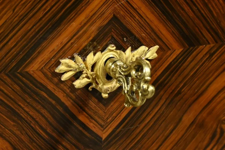 SCHREIBTISCH IM LOUIS XV-STIL