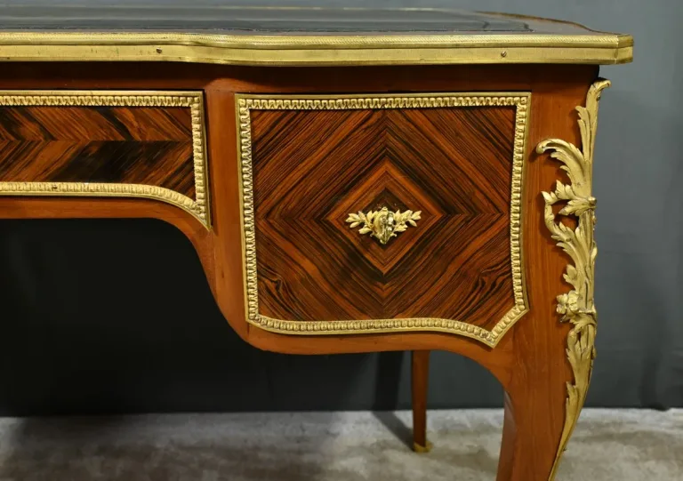 SCHREIBTISCH IM LOUIS XV-STIL