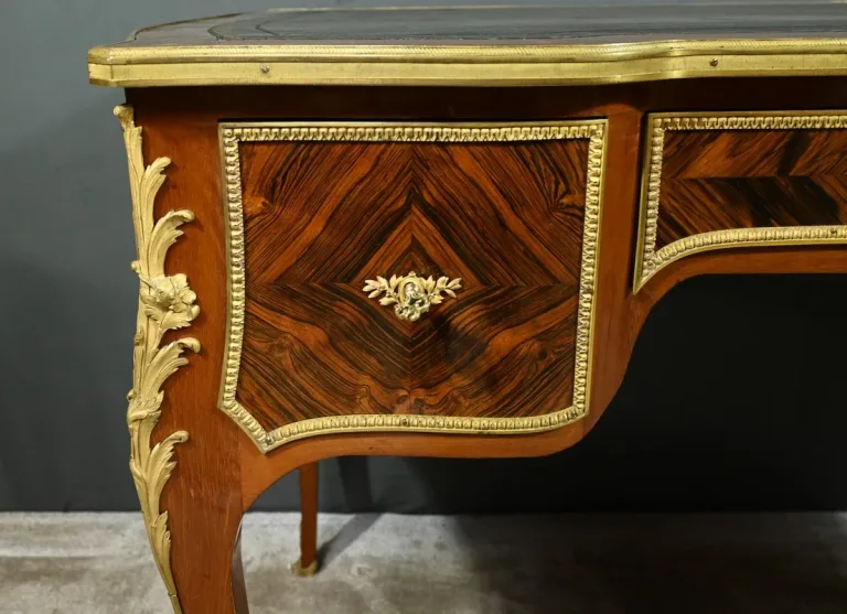 SCHREIBTISCH IM LOUIS XV-STIL