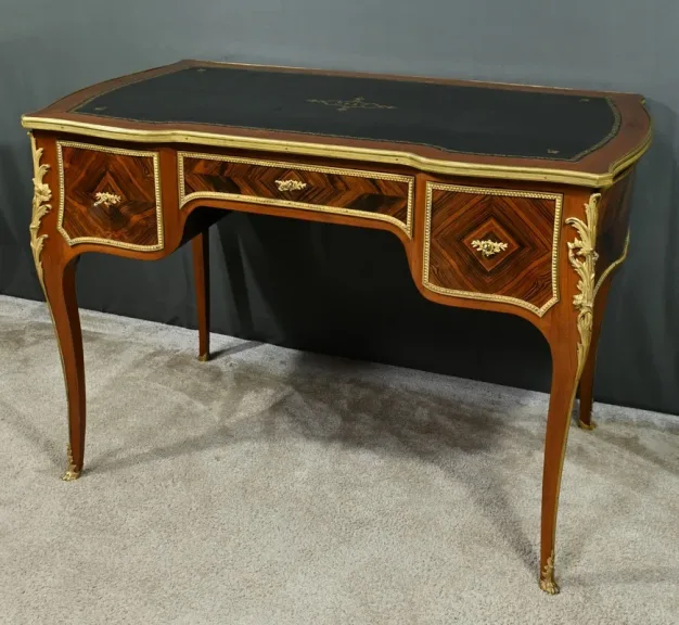 SCHREIBTISCH IM LOUIS XV-STIL
