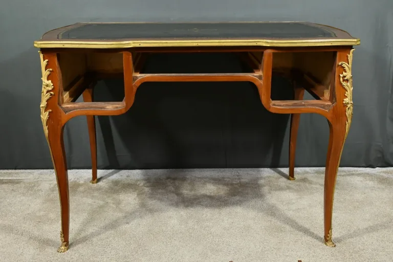 SCHREIBTISCH IM LOUIS XV-STIL