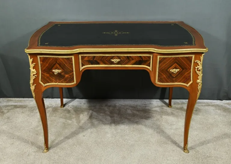 SCHREIBTISCH IM LOUIS XV-STIL