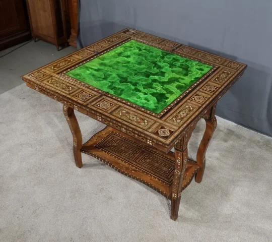 Table à Jeux Syrienne en Olivier, Marqueterie et Incrustations – Fin XIXe