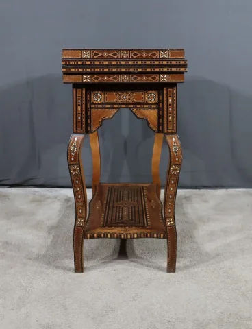 Table à Jeux Syrienne en Olivier, Marqueterie et Incrustations – Fin XIXe