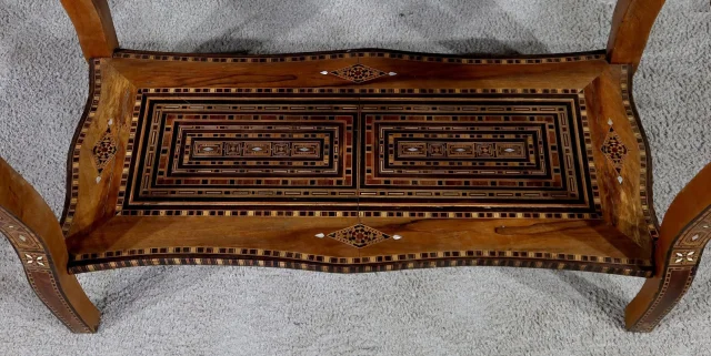 Table à Jeux Syrienne en Olivier, Marqueterie et Incrustations – Fin XIXe
