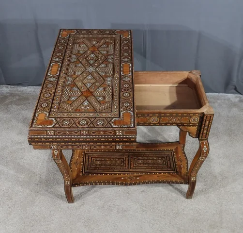 Table à Jeux Syrienne en Olivier, Marqueterie et Incrustations – Fin XIXe