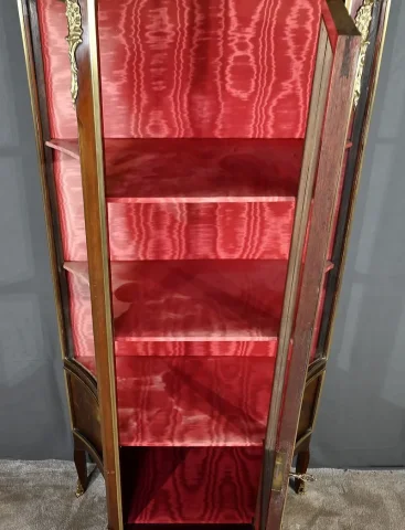 Vitrine en Acajou, style Transition Louis XV / Louis XVI – 1ère partie XXe
