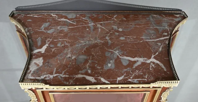 Vitrine en Acajou, style Transition Louis XV / Louis XVI – 1ère partie XXe