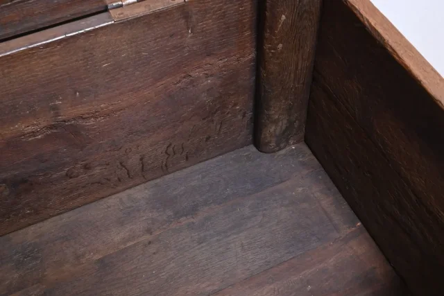 OAK CHEST