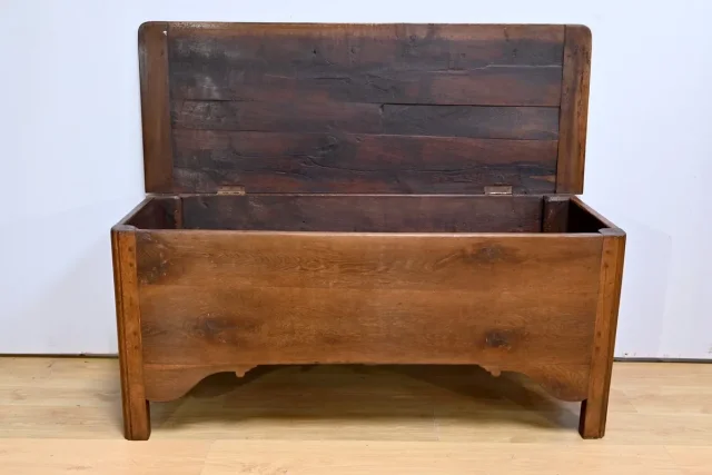 OAK CHEST