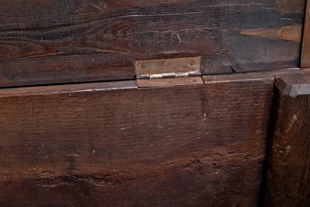OAK CHEST