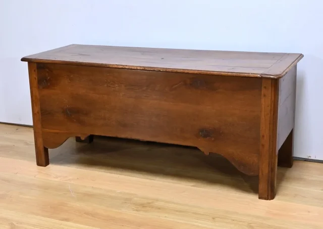 OAK CHEST