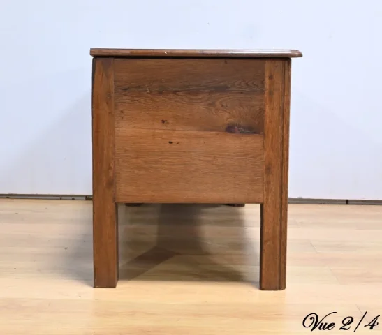 OAK CHEST