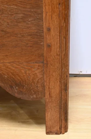 OAK CHEST