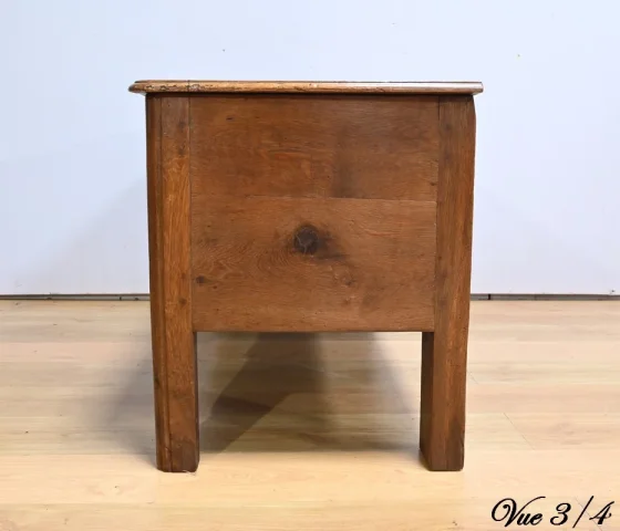 OAK CHEST