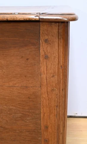 OAK CHEST