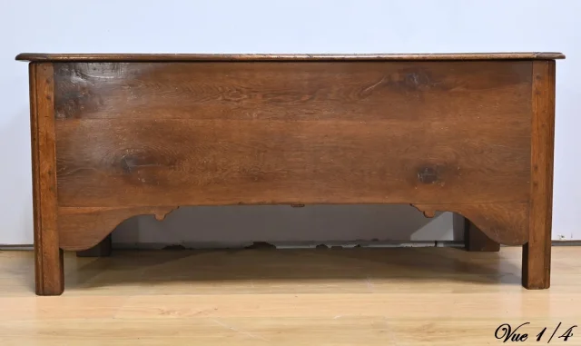 OAK CHEST
