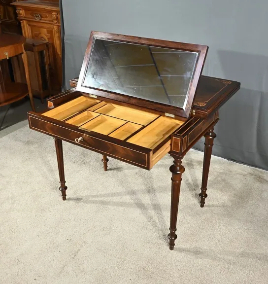 WANDELBARER TISCH IM LOUIS XVI-STIL