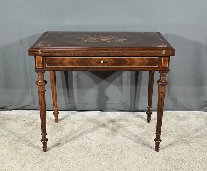 WANDELBARER TISCH IM LOUIS XVI-STIL
