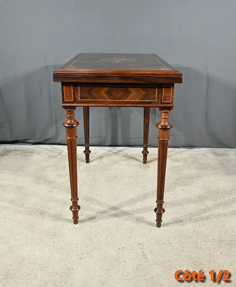 WANDELBARER TISCH IM LOUIS XVI-STIL